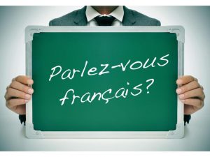 Photo d'un tableau avec les mots Parles-vous français?
